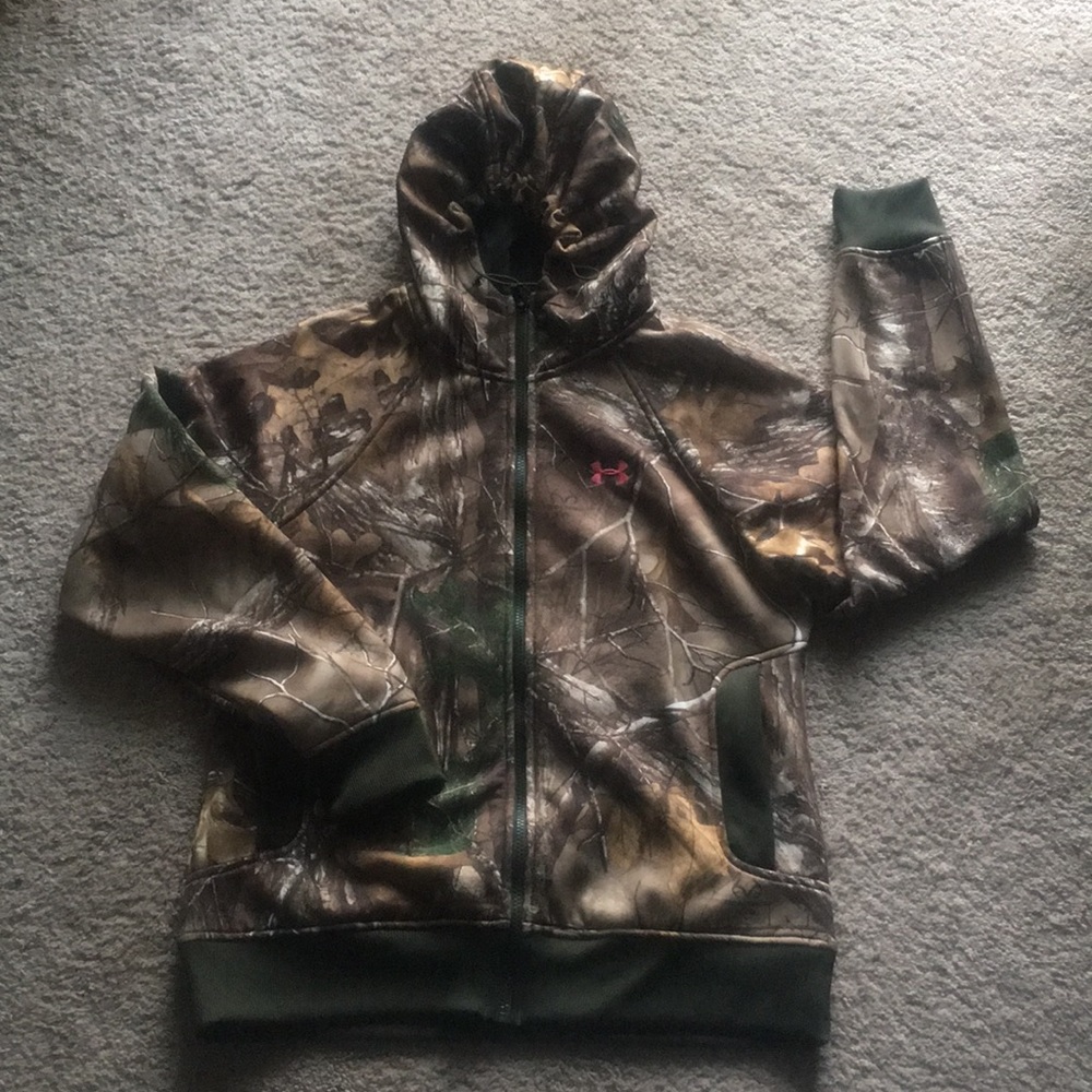 Camo, Under Armour semi fitted jacket, size M.